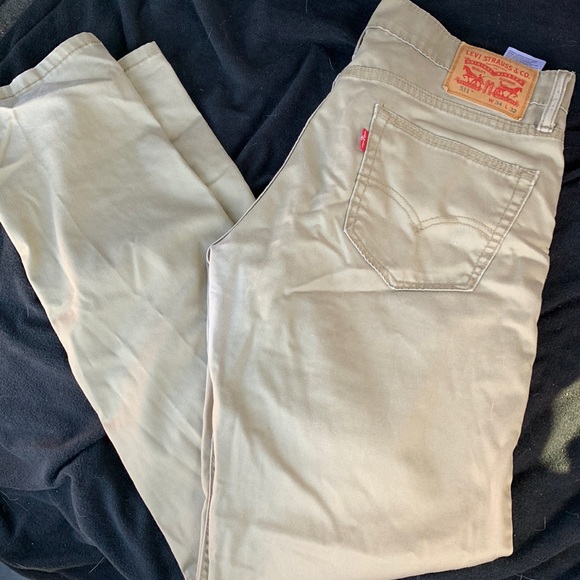 Tan Levi’s - Picture 1 of 3